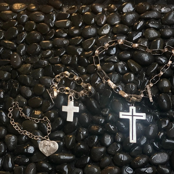 Sterling silver cross pendant (no chain) - Picture 10 of 17